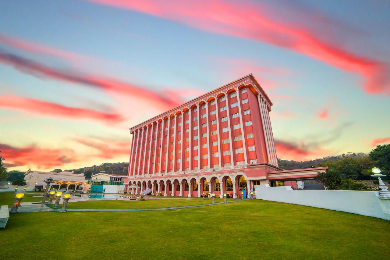 Ramoji Film City- Sitara Luxury Hotel Pedda Ambarpet Kültér fotó
