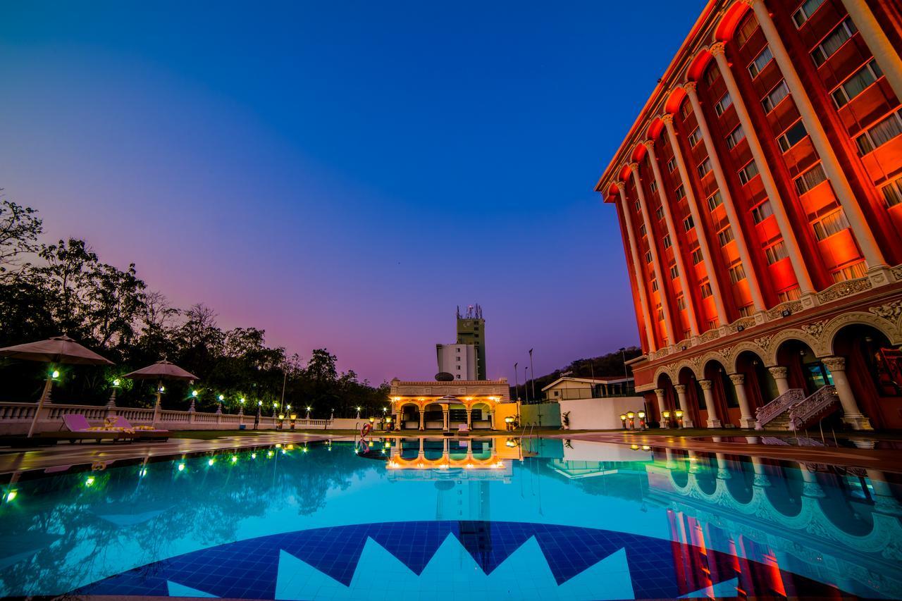 Ramoji Film City- Sitara Luxury Hotel Pedda Ambarpet Kültér fotó