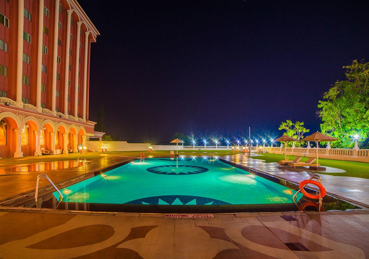 Ramoji Film City- Sitara Luxury Hotel Pedda Ambarpet Kültér fotó